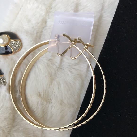 4MM Diamond cut Hoop Earrings - Picture 10 of 10